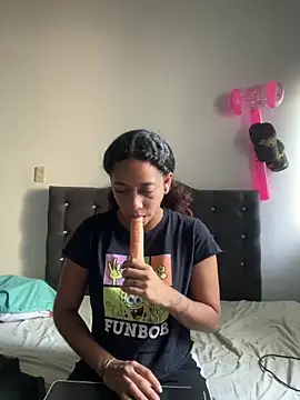 Snapshot of Miley_and_Vash chatting on 11, 1, 2025 Miley and Vash online show from 11, 1, 2025