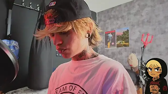 Snapshot of AcidMilo chatting on 24, 10, 2025 AcidMilo online show from 24, 10, 2025