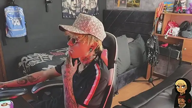 Snapshot of AcidMilo chatting on 19, 12, 2025 AcidMilo online show from 19, 12, 2025