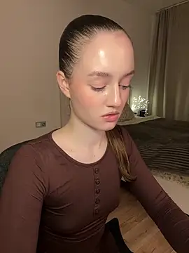 Snapshot of malyshhka chatting on 5, 4, 2026 malyshhka online show from 5, 4, 2026