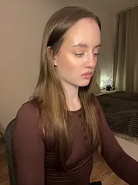 Snapshot of malyshhka chatting on 6, 4, 2026 malyshhka online show from 6, 4, 2026