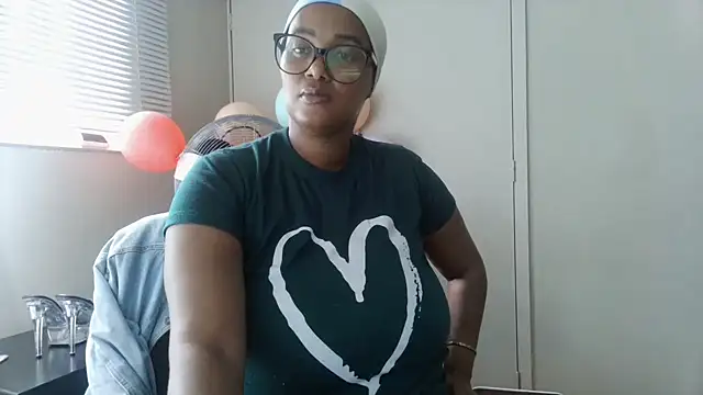 Snapshot of Charlie-Crawford chatting on 30, 4, 2026 Charlie-Crawford online show from 30, 4, 2026