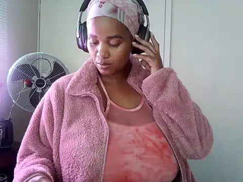 Snapshot of Charlie-Crawford chatting on 7, 6, 2026 Charlie-Crawford online show from 7, 6, 2026