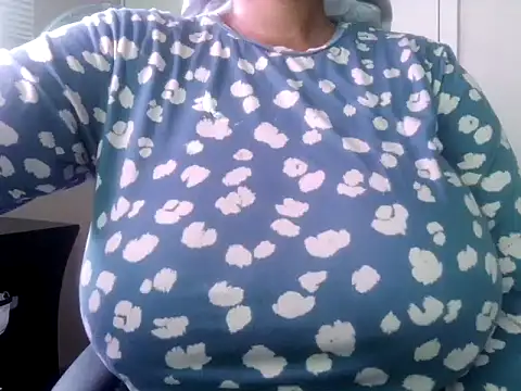 Snapshot of Charlie-Crawford chatting on 4, 7, 2026 Charlie-Crawford online show from 4, 7, 2026
