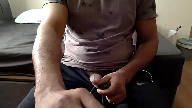 Snapshot of CoolBiDude chatting on 18, 3, 2026 CoolBiDude online show from 18, 3, 2026