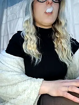 dolcehelena993 online show from 11, 2, 2026