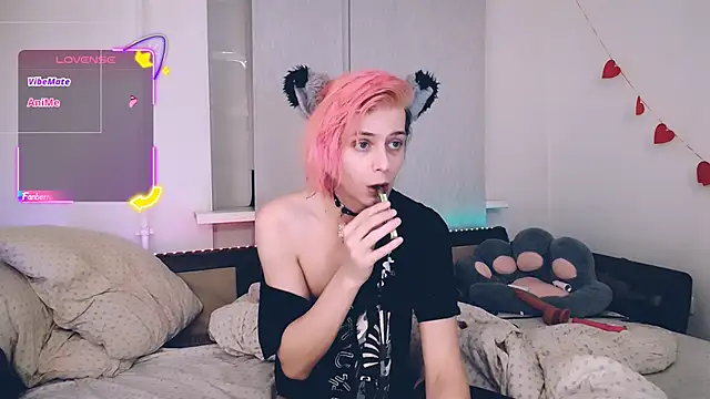 Littlepinkcat online show from 11, 4, 2026