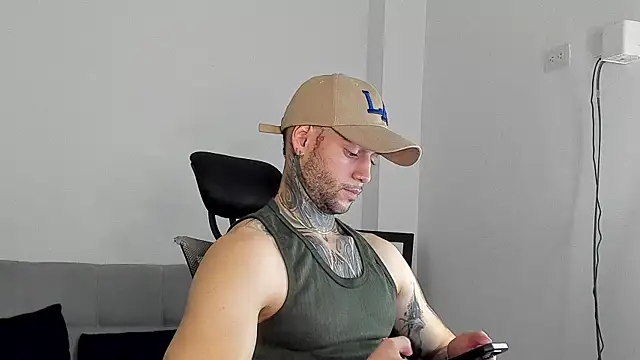 Snapshot of _jamesleandros1 chatting on 19, 7, 2026 jamesleandros1 online show from 19, 7, 2026