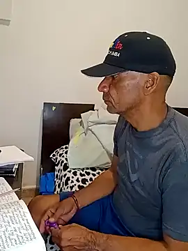 Snapshot of Daddy1972 chatting on 5, 2, 2025 Daddy1972 online show from 5, 2, 2025