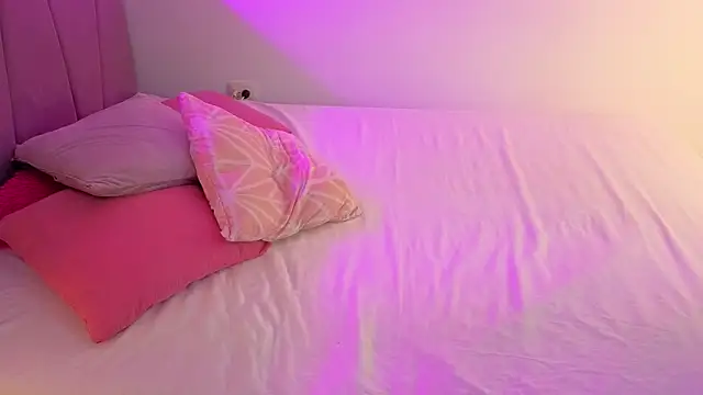 PIA STONE online show from 2, 2, 2026