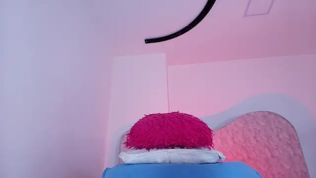 Snapshot of naomi_kyse chatting on 9, 7, 2026 naomi kyse online show from 9, 7, 2026