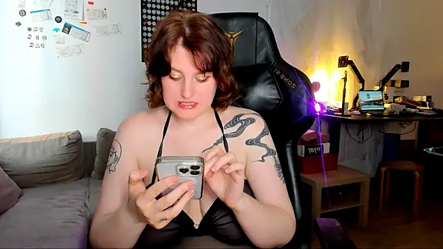 Snapshot of KiraKoval chatting on 2, 6, 2026 KiraKoval online show from 2, 6, 2026
