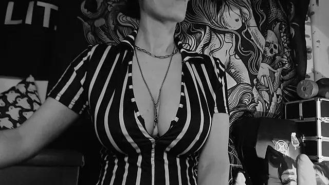 Snapshot of Silentmary chatting on 11, 6, 2026 Silentmary online show from 11, 6, 2026