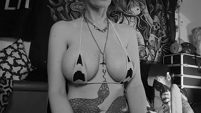 Snapshot of Silentmary chatting on 12, 6, 2026 Silentmary online show from 12, 6, 2026