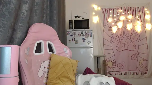 Snapshot of Holy420lolii chatting on 8, 12, 2024 Holy420lolii online show from 8, 12, 2024