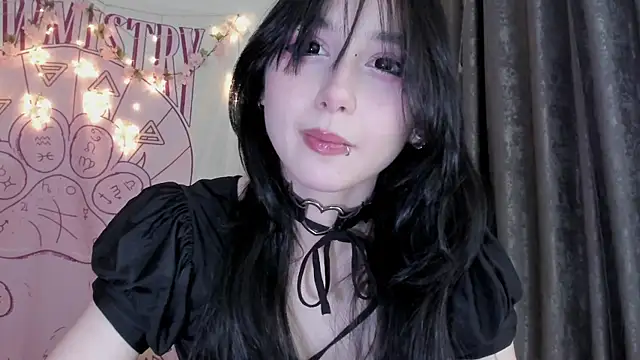 Holy420lolii online show from 4, 12, 2025