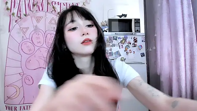 Snapshot of Holy420lolii chatting on 12, 6, 2026 Holy420lolii online show from 12, 6, 2026