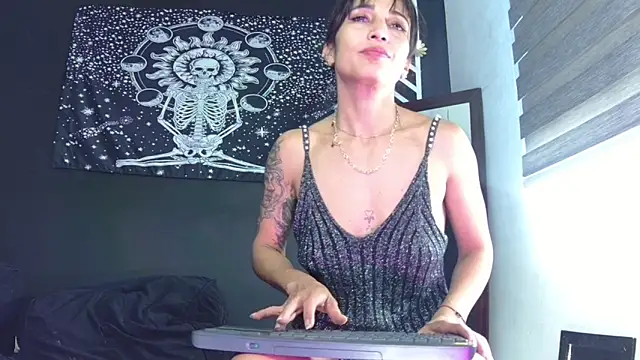 Snapshot of EvangelineCors chatting on 14, 12, 2025 EvangelineCors online show from 14, 12, 2025