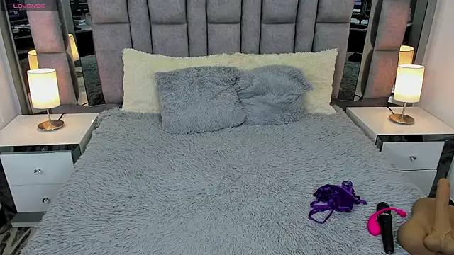 Snapshot of EMMAHILL1 chatting on 1, 3, 2025 EMMAHILL1 online show from 1, 3, 2025