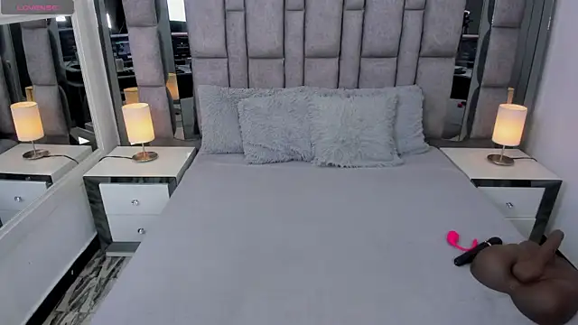 Snapshot of EMMAHILL1 chatting on 5, 10, 2025 EMMAHILL1 online show from 5, 10, 2025