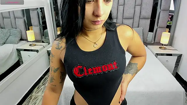 Snapshot of EMMAHILL1 chatting on 16, 11, 2025 EMMAHILL1 online show from 16, 11, 2025