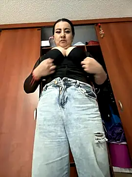 Abril Luv online show from 29, 10, 2025