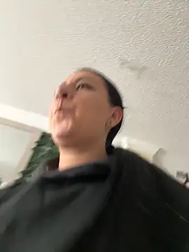 Abril Luv online show from 10, 11, 2025