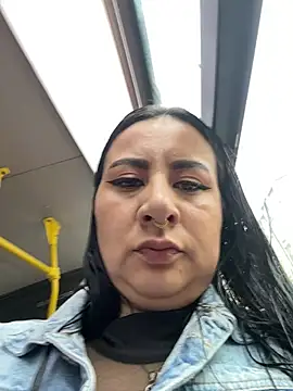 Abril Luv online show from 17, 4, 2026