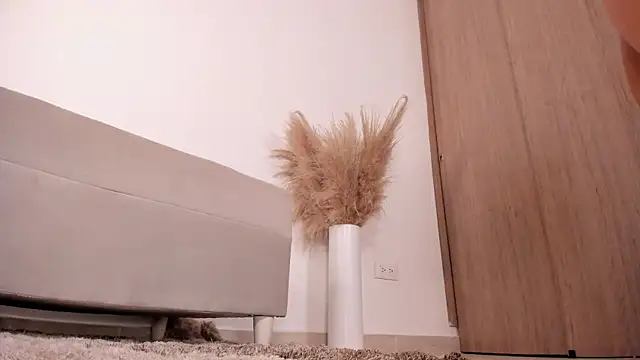 wandathompson  online show from 27, 2, 2025