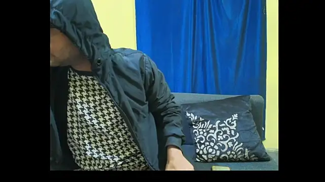 Snapshot of Cute_boy2000 chatting on 25, 11, 2025 Cute boy2000 online show from 25, 11, 2025