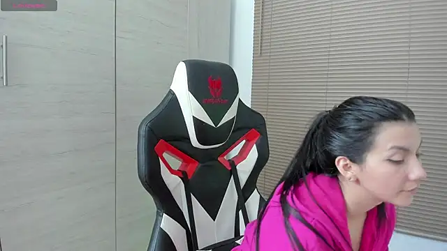 Gisell1501997 online show from 5, 3, 2025