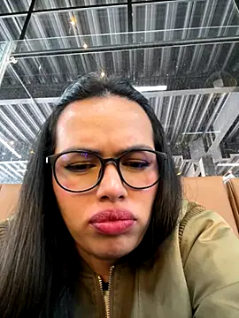 Snapshot of andra_rose chatting on 14, 11, 2025 andra rose online show from 14, 11, 2025