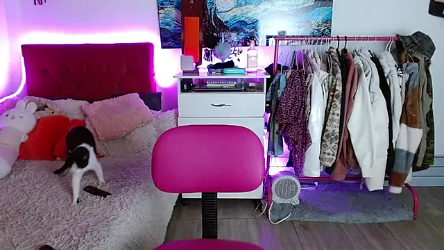 alisseallie online show from 10, 9, 2025