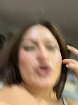 Snapshot of LuceroRm chatting on 4, 6, 2026 LuceroRm online show from 4, 6, 2026