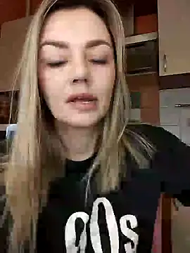 Snapshot of KrissSexi chatting on 4, 3, 2025 KrissSexi online show from 4, 3, 2025