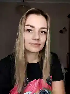 Snapshot of KrissSexi chatting on 4, 3, 2025 KrissSexi online show from 4, 3, 2025