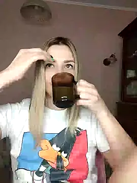 Snapshot of KrissSexi chatting on 5, 3, 2025 KrissSexi online show from 5, 3, 2025