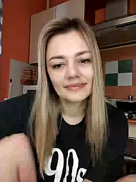 Snapshot of KrissSexi chatting on 8, 3, 2025 KrissSexi online show from 8, 3, 2025