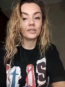 Snapshot of KrissSexi chatting on 9, 9, 2025 KrissSexi online show from 9, 9, 2025