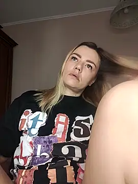 Snapshot of KrissSexi chatting on 11, 9, 2025 KrissSexi online show from 11, 9, 2025