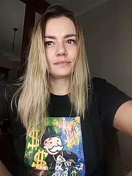 Snapshot of KrissSexi chatting on 11, 9, 2025 KrissSexi online show from 11, 9, 2025