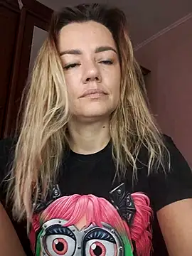 Snapshot of KrissSexi chatting on 12, 9, 2025 KrissSexi online show from 12, 9, 2025