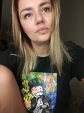 Snapshot of KrissSexi chatting on 13, 9, 2025 KrissSexi online show from 13, 9, 2025