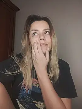 KrissSexi online show from 28, 11, 2025