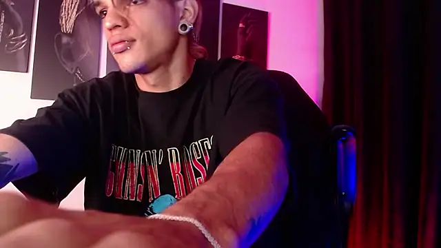 Snapshot of AlbertBernal69 chatting on 13, 11, 2025 AlbertBernal69 online show from 13, 11, 2025