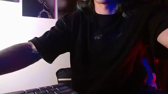 Snapshot of AlbertBernal69 chatting on 28, 11, 2025 AlbertBernal69 online show from 28, 11, 2025