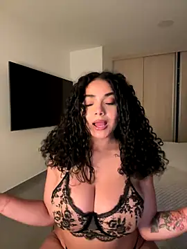 Snapshot of Mariecurl chatting on 12, 9, 2025 Mariecurl online show from 12, 9, 2025