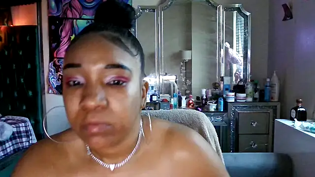 Snapshot of YasmineMinaj chatting on 8, 3, 2025 YasmineMinaj online show from 8, 3, 2025