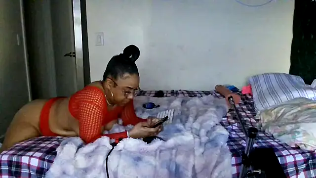 Snapshot of YasmineMinaj chatting on 9, 3, 2025 YasmineMinaj online show from 9, 3, 2025