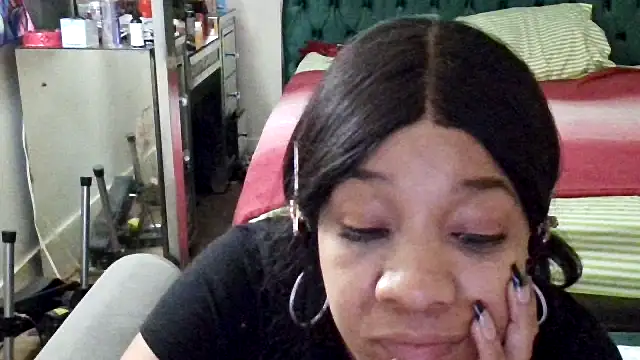 Snapshot of YasmineMinaj chatting on 31, 10, 2025 YasmineMinaj online show from 31, 10, 2025